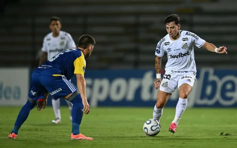 Barreal em ação pela partida entre Santos e UCV pela Sul-Americana