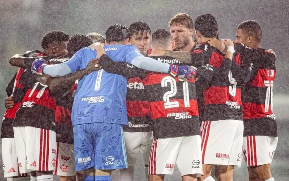 Elenco reunido em Chapecoense e Flamengo