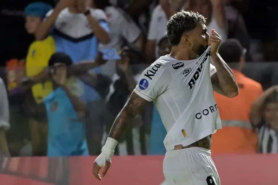Gabriel Barbosa comemorando o gol de virada do Santos contra o UCV 