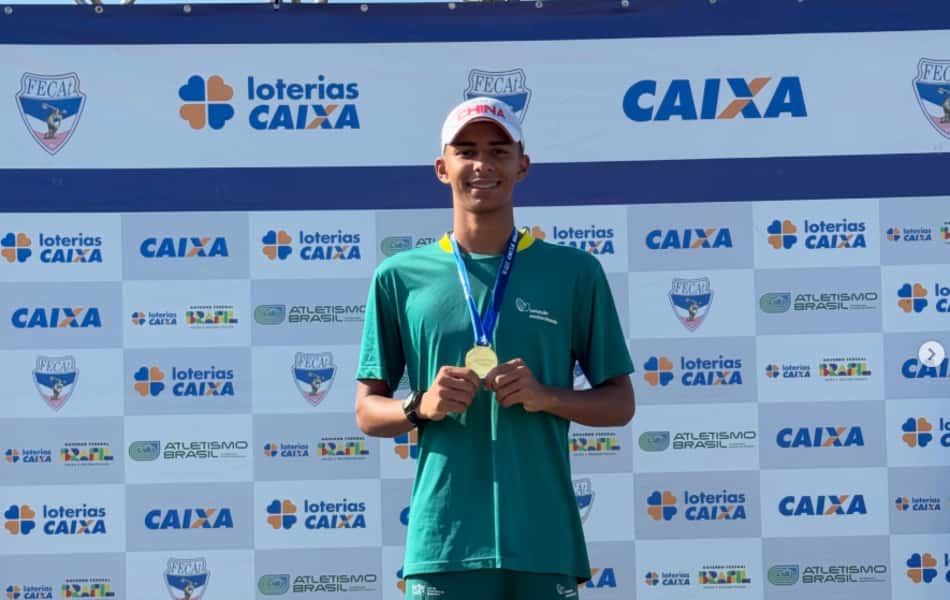 Davi Gabriel comemorando índice mundial Sub-20