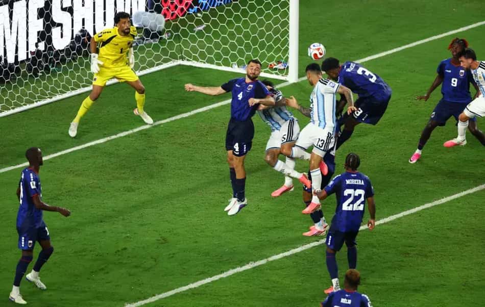 Romero cabeceia para o estufar as redes e classificar a Argentina sobre Cabo Verde na Copa do Mundo