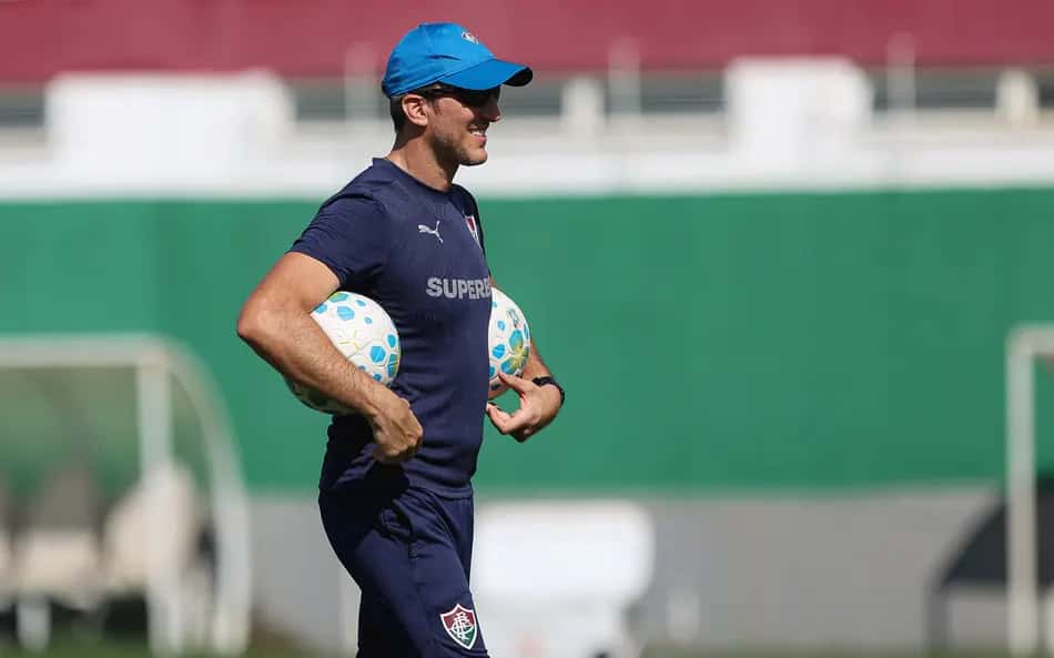 Luis Zubeldía, técnico do Fluminense durante treino em reapresentação do clube