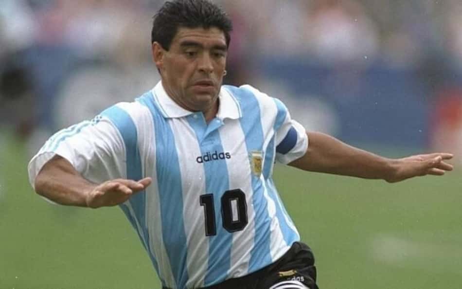 'A Copa que roubaram do 10': Argentina canta polêmica de 94 com Maradona