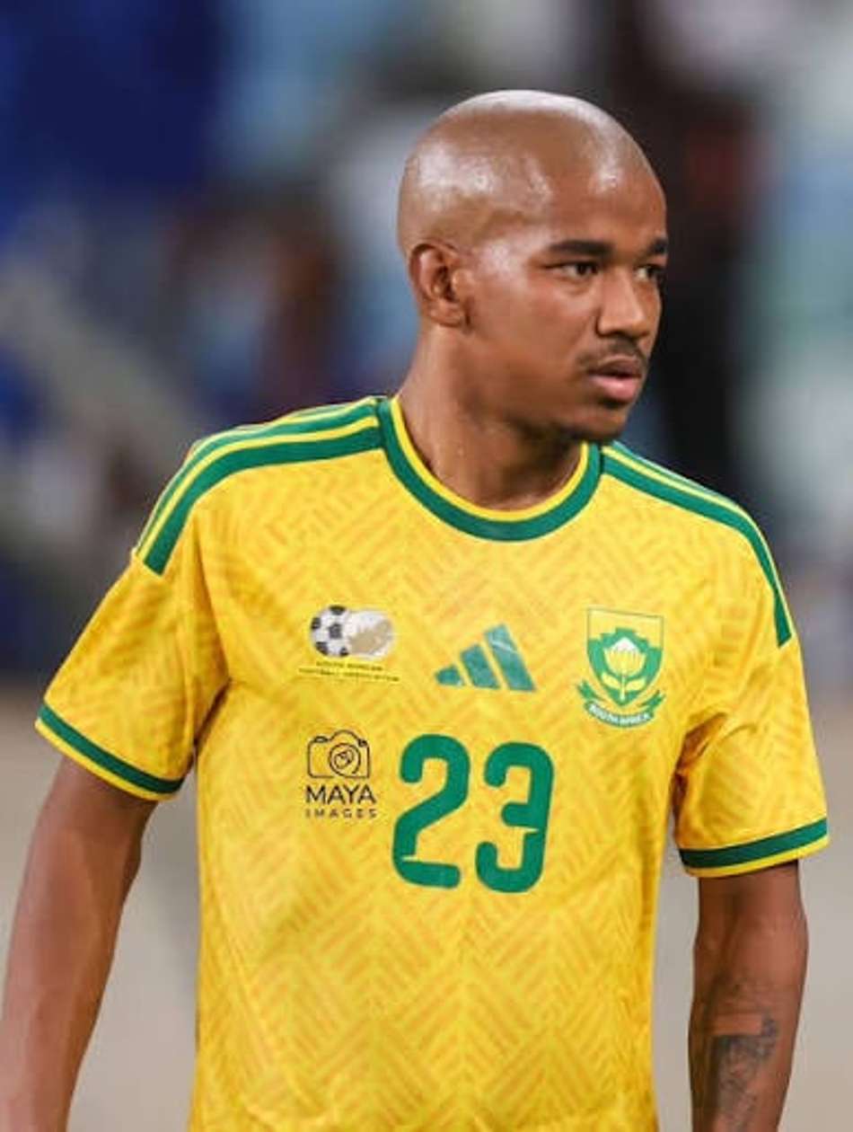 Jayden Adams durante disputa da Copa do Mundo de 2026 com a camisa da Seleção sul-africana
