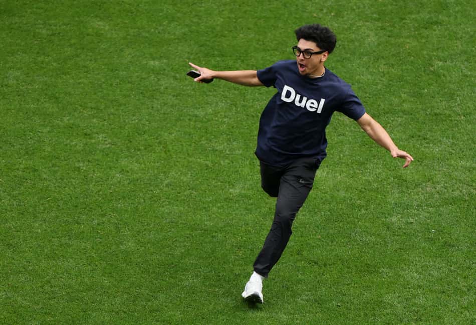 Invasão em Bélgica x Senegal pela Copa do Mundo