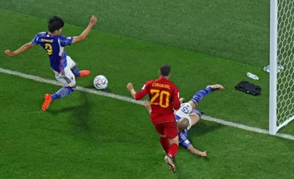 Gol polêmico do Japão contra a Espanha