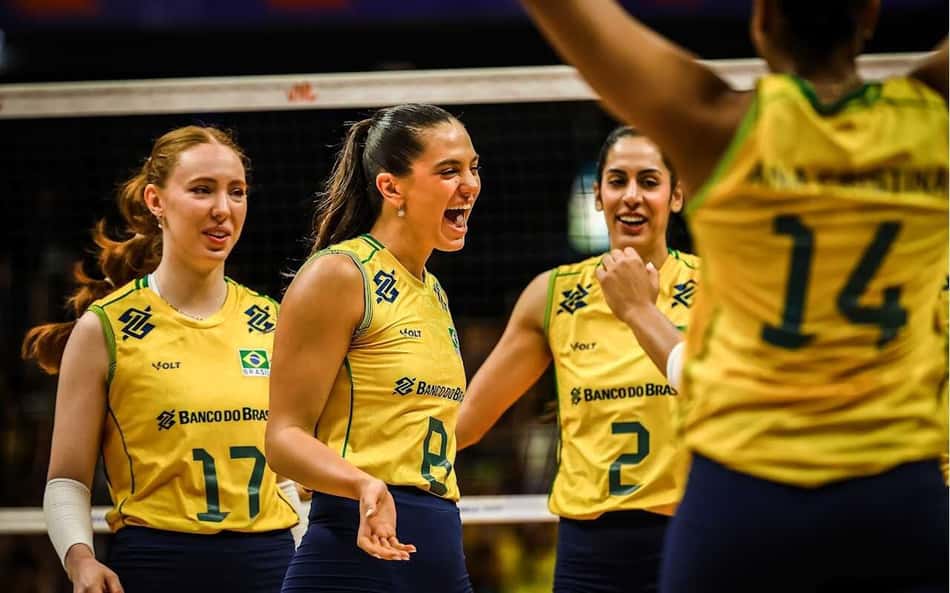 Seleção comemora ponto em Brasil x Itália pela semana 1 da VNL 2026 (Foto: Vollleyball World)