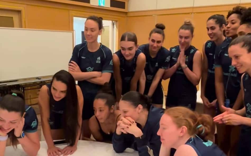 VÍDEO: Após cirurgia, Julia Kudiess recebe surpresa da Seleção