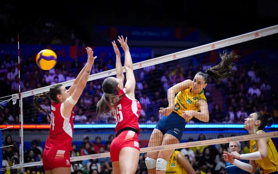 Julia Kudiess sofre lesão no joelho e desfalca o Brasil na fase final da VNL