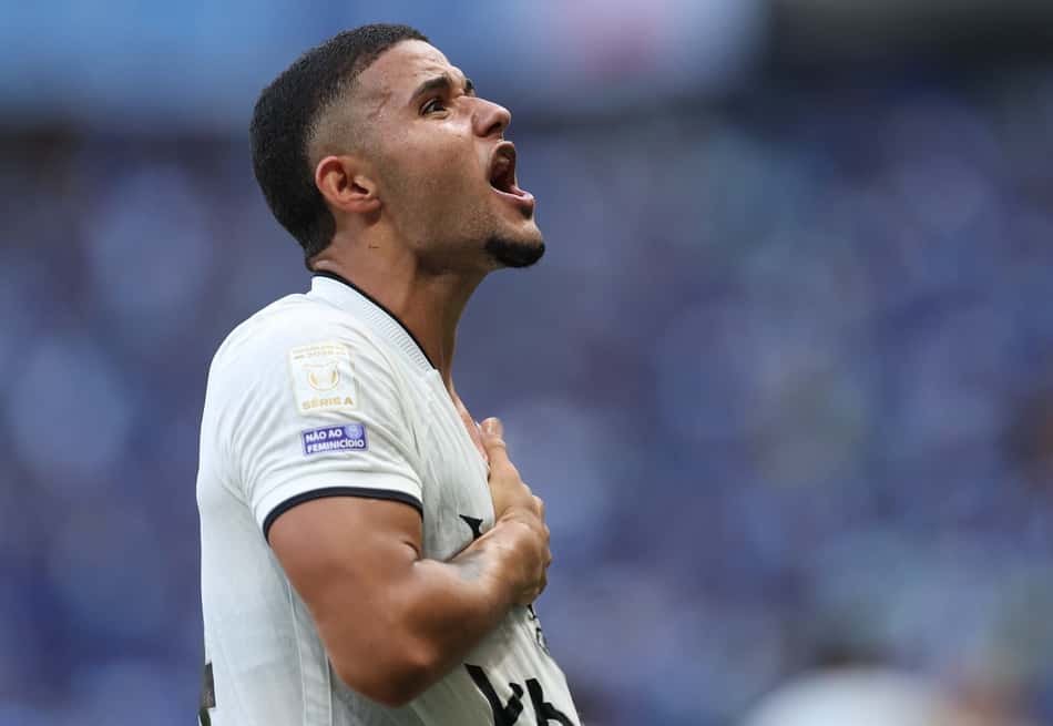 Justino, do Botafogo, comemora gol contra o Cruzeiro no Mineirão