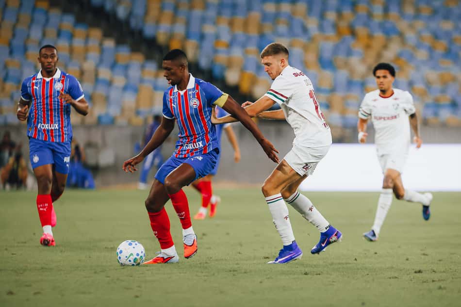 Kanu é marcado por Castillo no amistoso entre Fluminense e Bahia, realizado no Maracanã, Rio de Janeiro