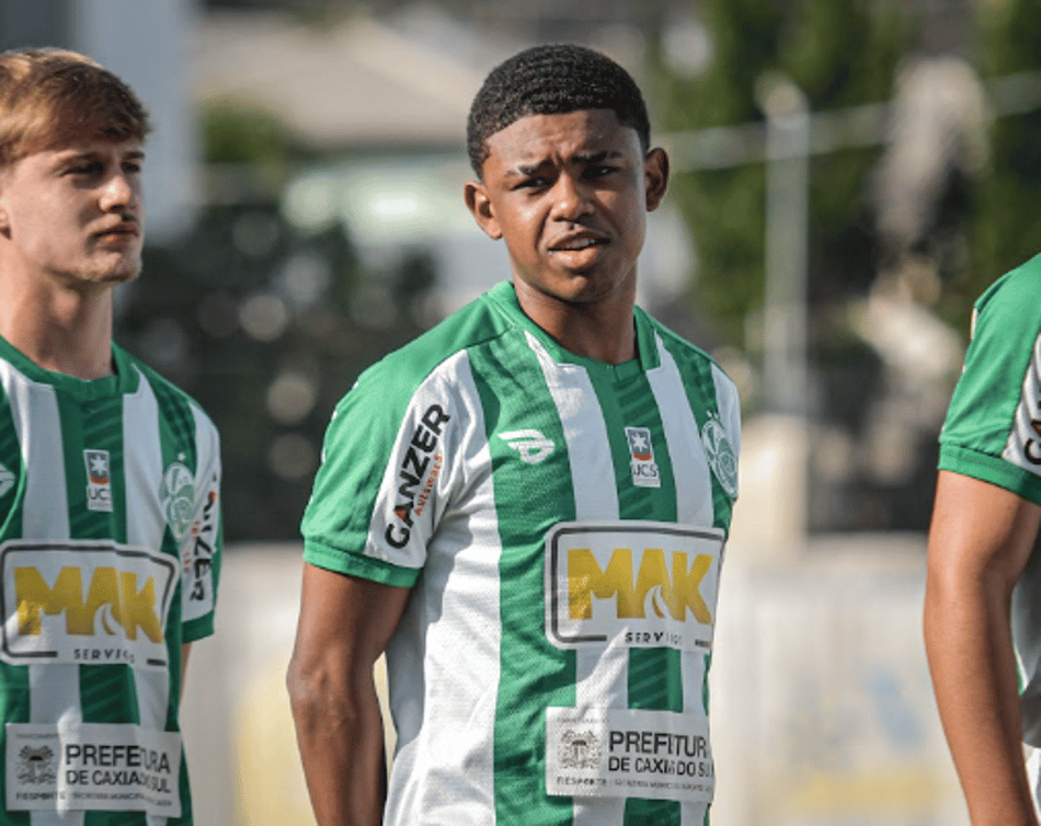 Kauê Fiuza em ação pelo Juventude