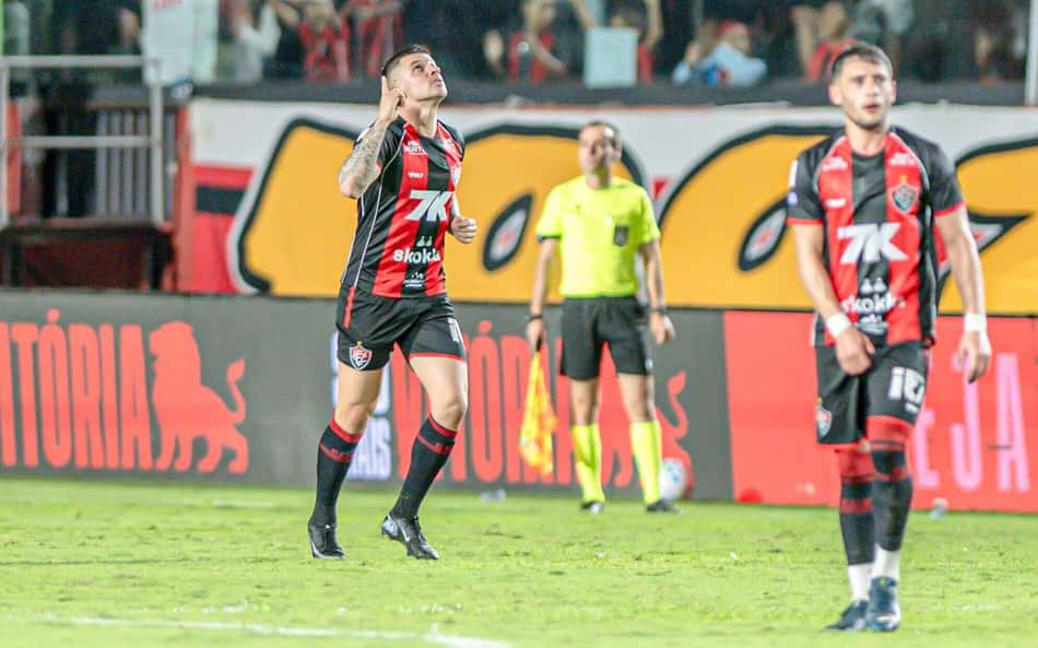 Vasco perde para o Vitória na estreia do treinador Pedro Emanuel