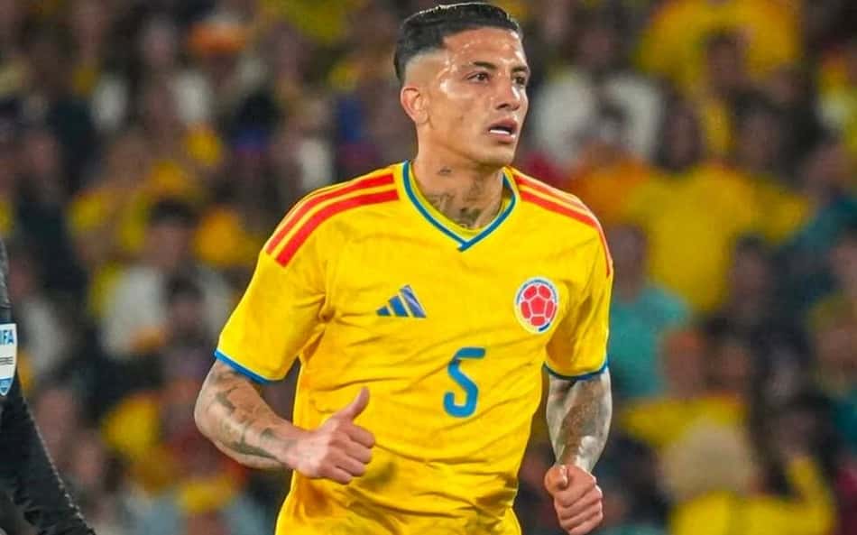 Kevin Castaño em campo pela seleção colombiana