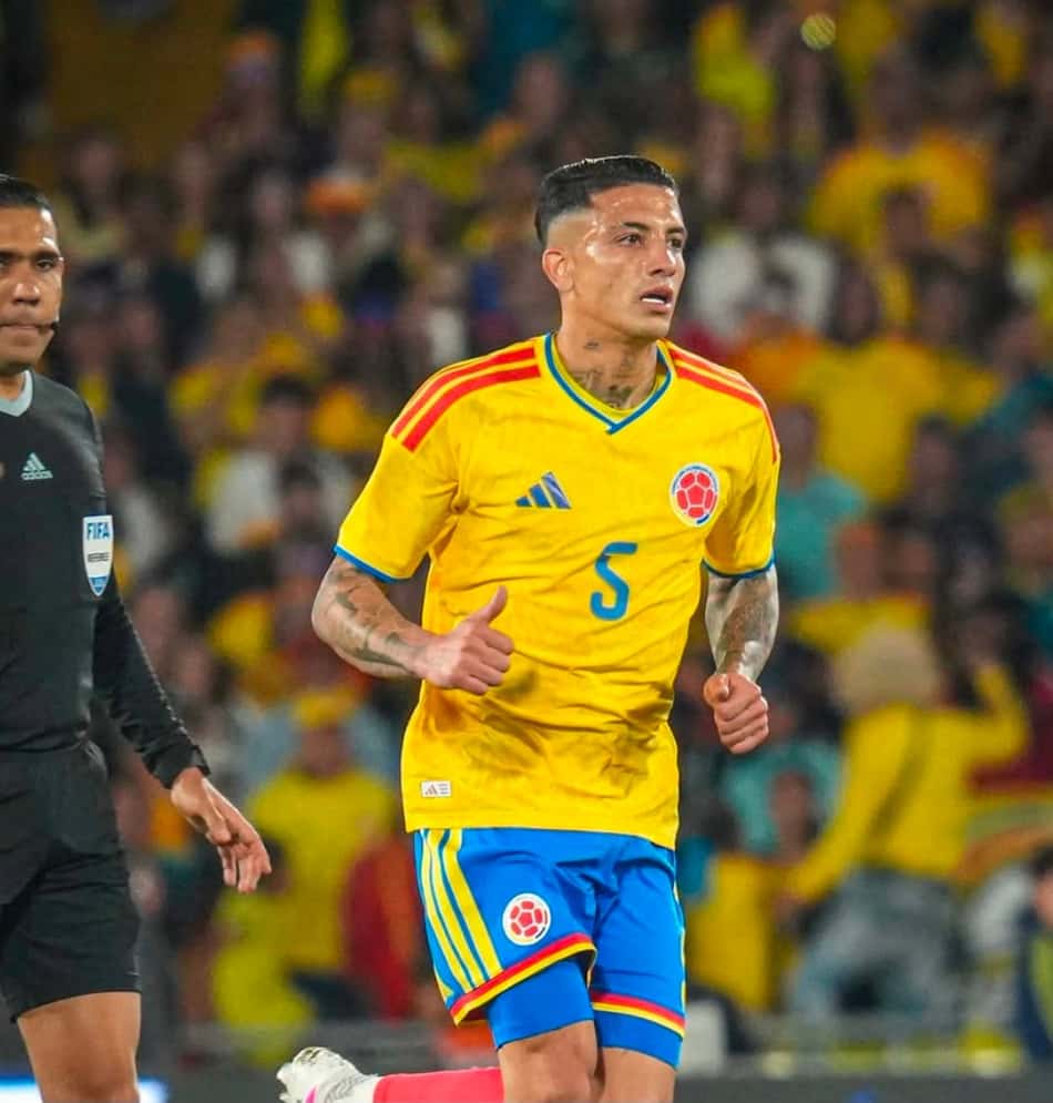 Kevin Castaño em campo pela seleção colombiana