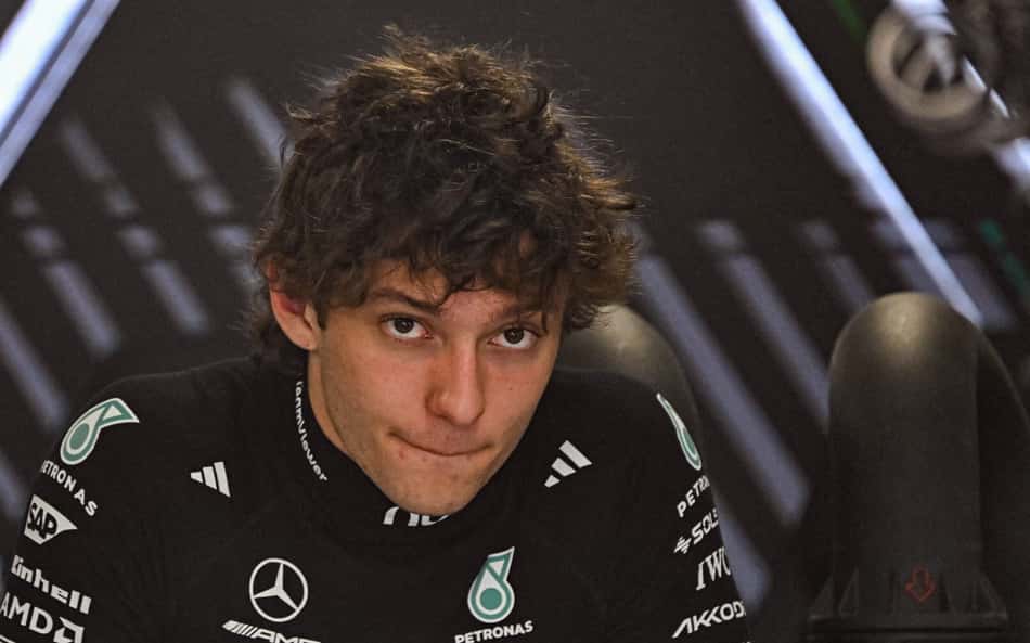 Kimi Antonelli na garagem da Mercedes no GP da Hungria pela F1 2026