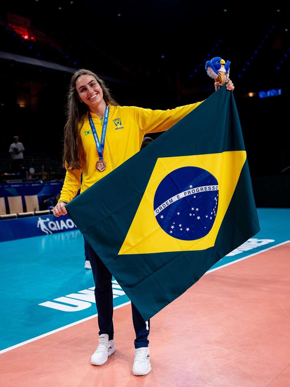 Larissa Besen pela Seleção Brasileira nos Jogos Mundiais Universitários