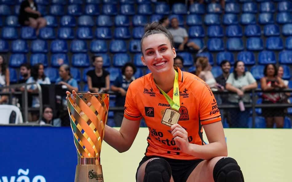 Central do Osasco é convocada para a Seleção no lugar de Julia Kudiess