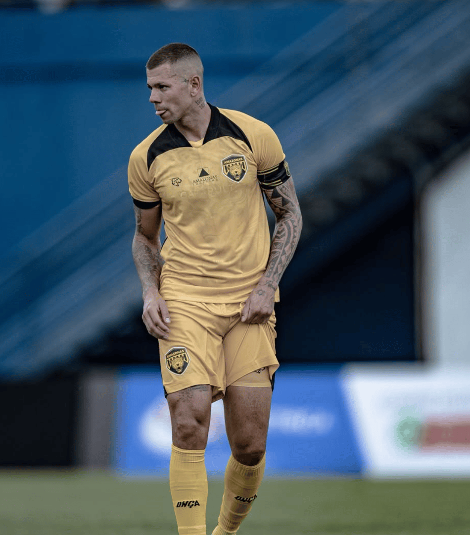 Léo Coelho em ação pelo Amazonas FC