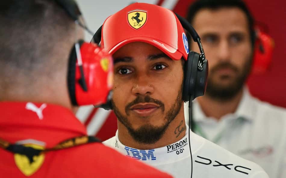 Lewis Hamilton destrói Ferrari antes de classificação da F1