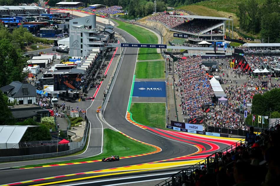 Lewis Hamilton, da Ferrari, em ação no GP da Bélgica pela F1 2026