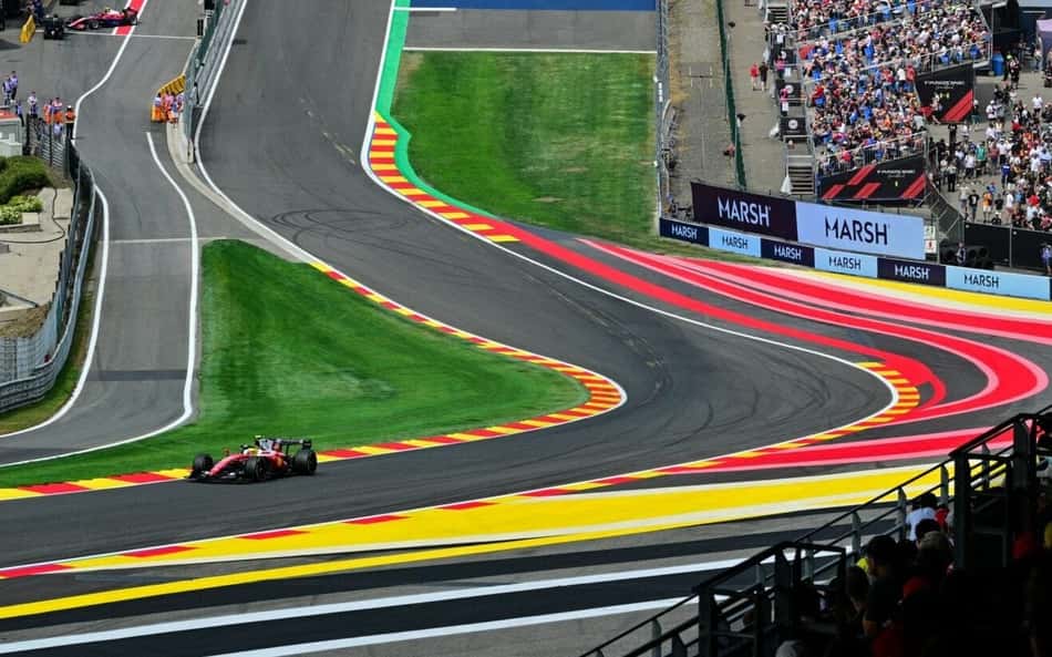 Lewis Hamilton, da Ferrari, em ação no GP da Bélgica pela F1 2026