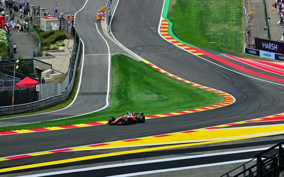 Lewis Hamilton, da Ferrari, em ação no GP da Bélgica pela F1 2026