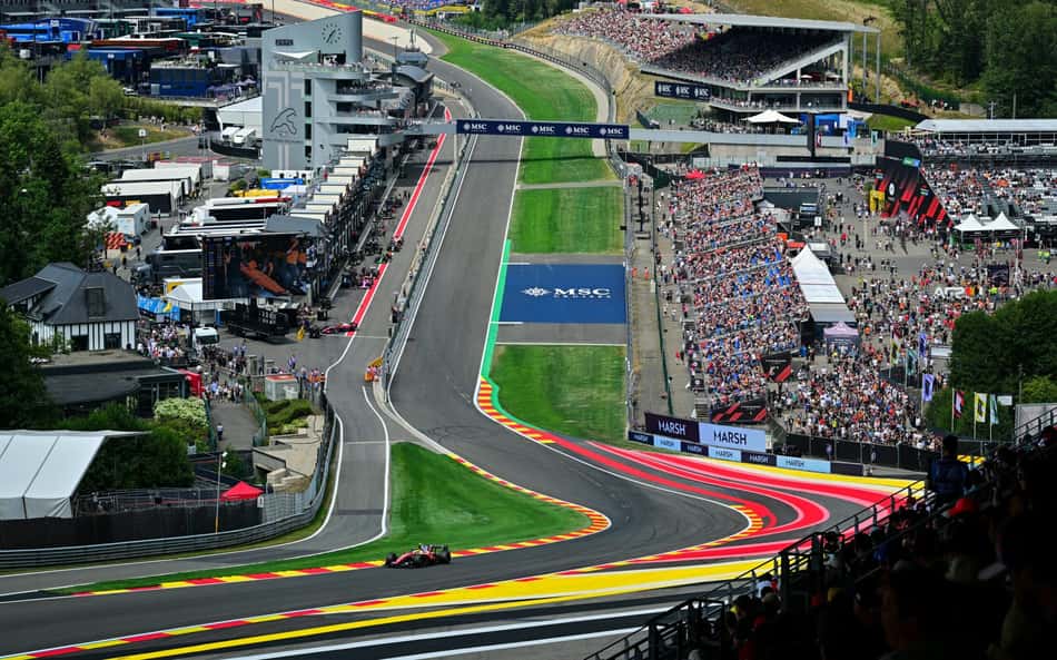 Com duas bandeiras vermelhas, Antonelli lidera treino no GP da Bélgica pela F1