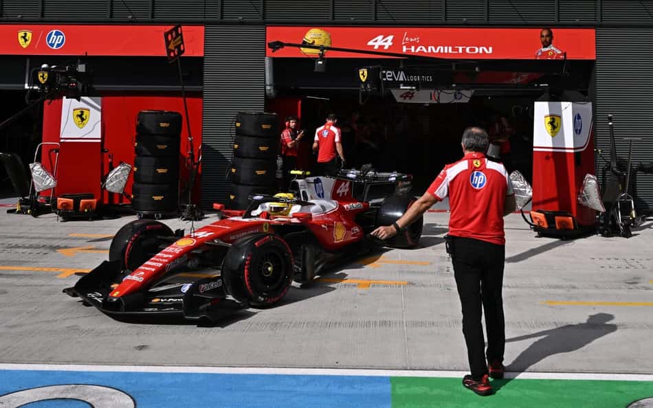 Lewis Hamilton em ação no GP da Hungria pela F1 2026