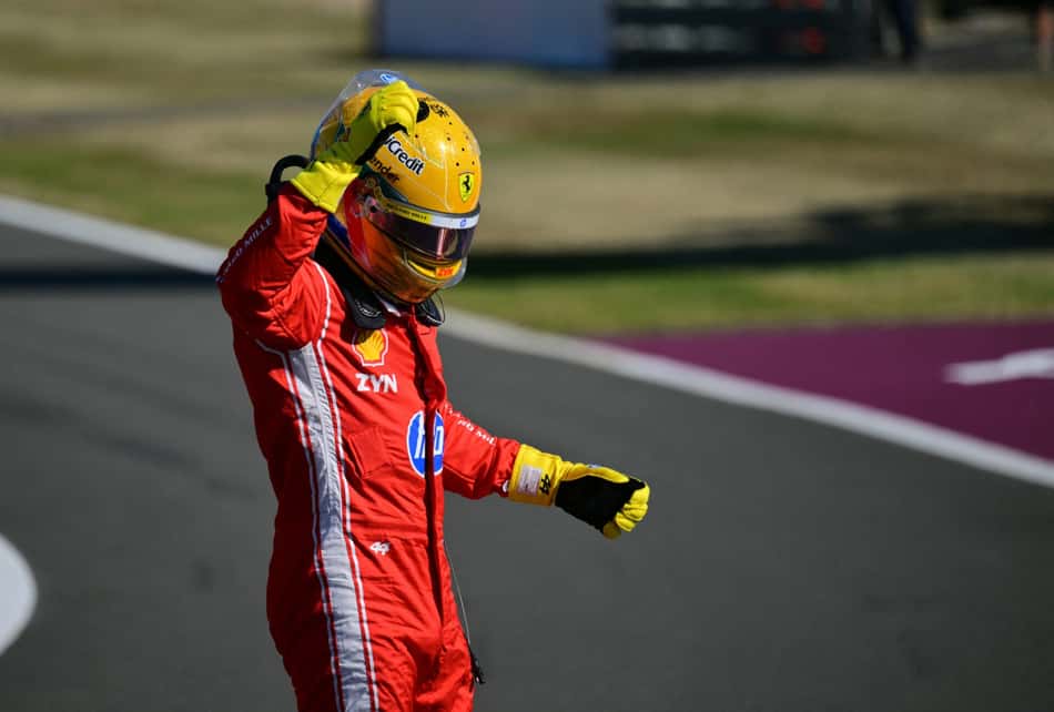 Lewis Hamilton comemora no GP da Inglaterra na F1 2026