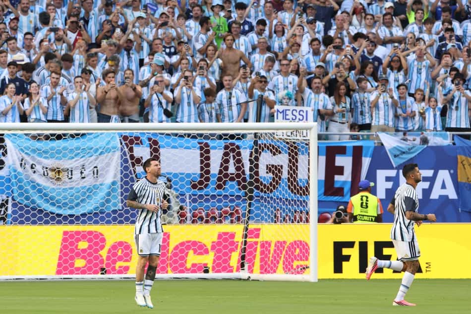 Messi no aquecimento para o jogo da Argentina contra Cabo Verde pela Copa do Mundo de 2026