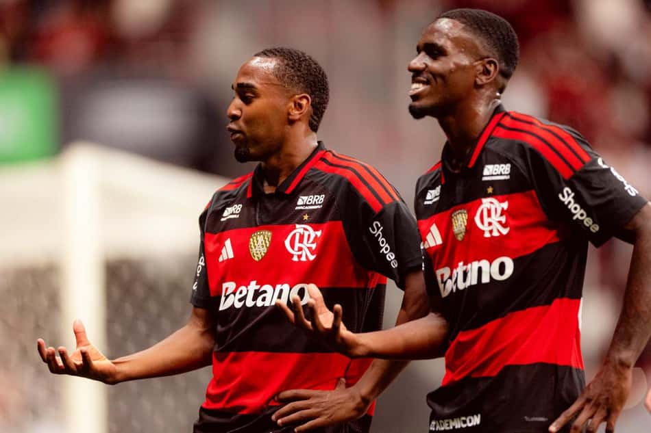 Lorran e Evertton Araújo em jogo do Flamengo