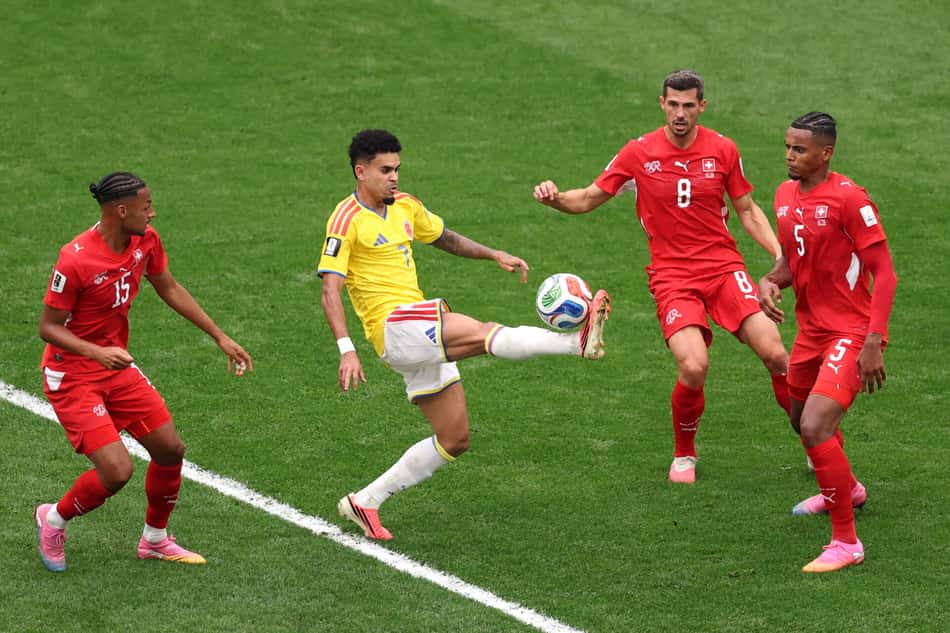 Luis Díaz em ação na partida entre Suíça e Colômbia pela Copa do Mundo de 2026