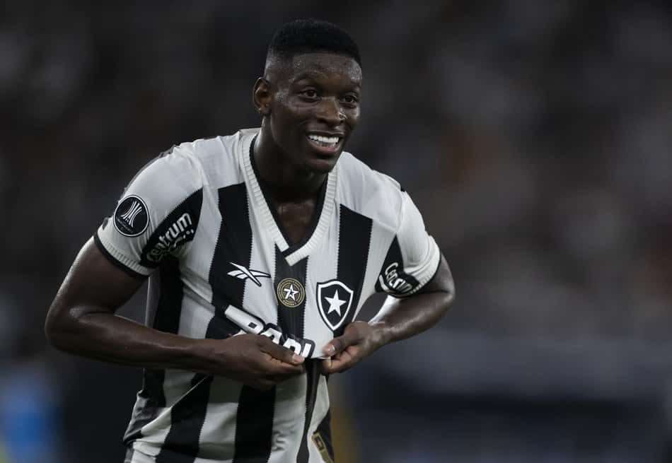 Luiz Henrique deu entrevista exclusiva e cravou se quer voltar ao Botafogo (Foto: Jorge Rodrigues/AGIF)