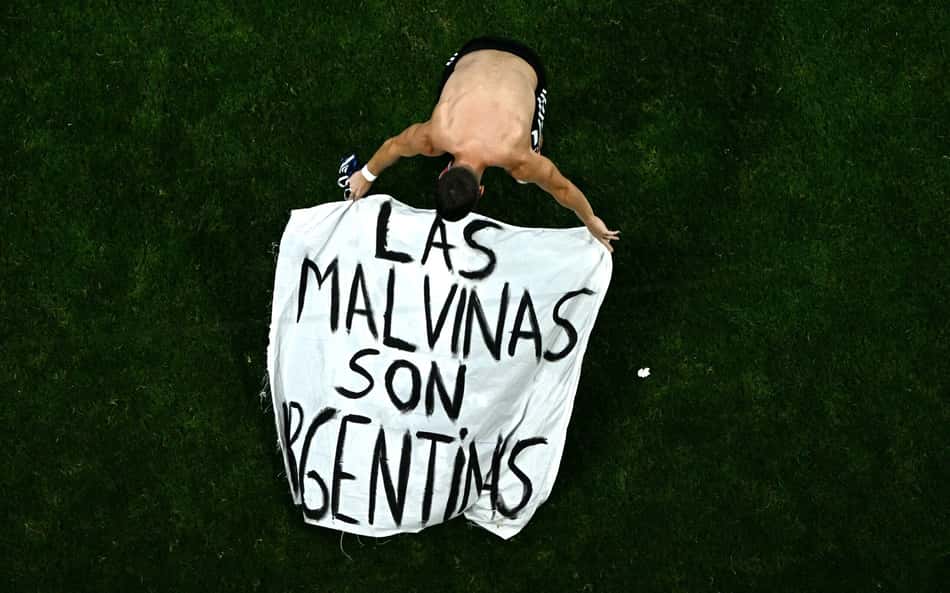 Fifa confirma investigação sobre Argentina por faixa das Malvinas na Copa