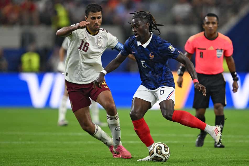 Manu Koné atuando pela França na Copa do Mundo