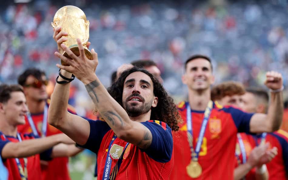 Cucurella exalta força coletiva da Espanha após título: 'Juntos'