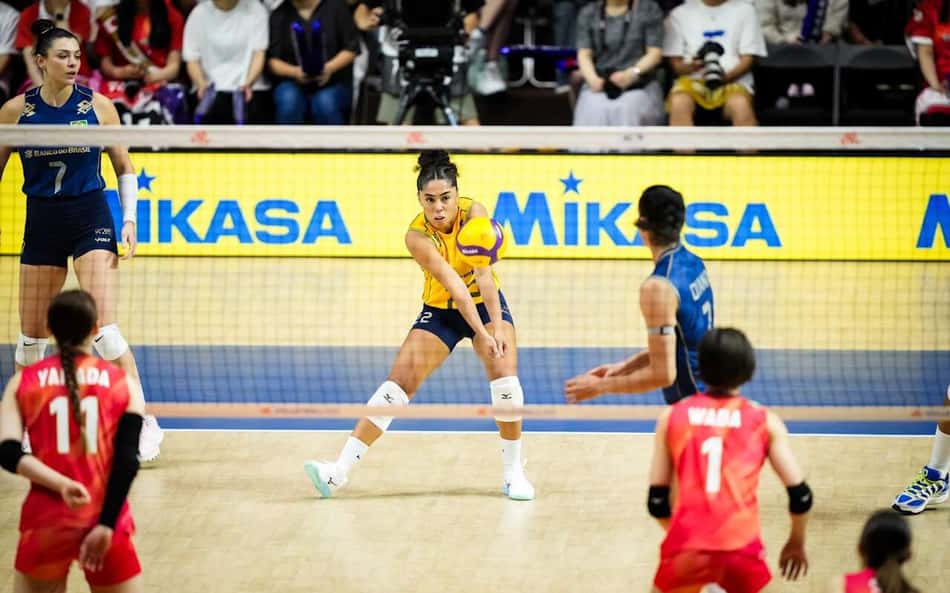 Marcelle passa saque em confronto contra o Japão pela semana 3 da VNL
