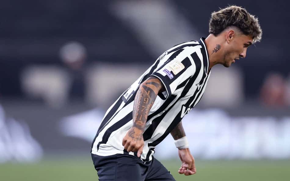 Lateral alcança marca histórica pelo Botafogo em partida contra o Santos