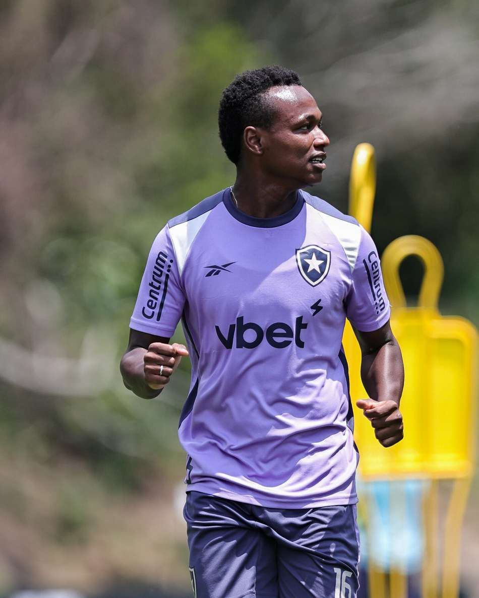 Nathan Fernandes durante treino do Botafogp