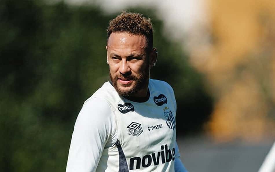 Neymar durante treino do Santos no último sábado (18), no CT Rei Pelé
