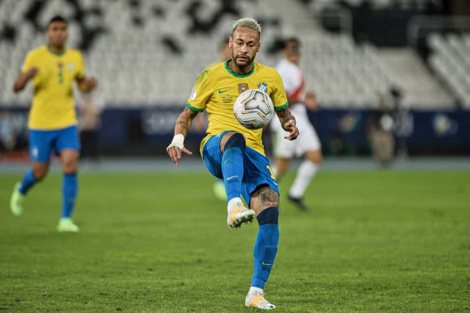RIO DE JANEIRO, RJ - 05.07.2021: BRASIL X PERU SEMIFINAL COPA AMéRICA - Neymar durante Brasil x Peru, partida válida pelas semifinal da Copa América 2021, realizada no Estádio Nilton Santos, localizado na cidade do Rio de Janeiro, RJ, nesta segunda-feira (05).