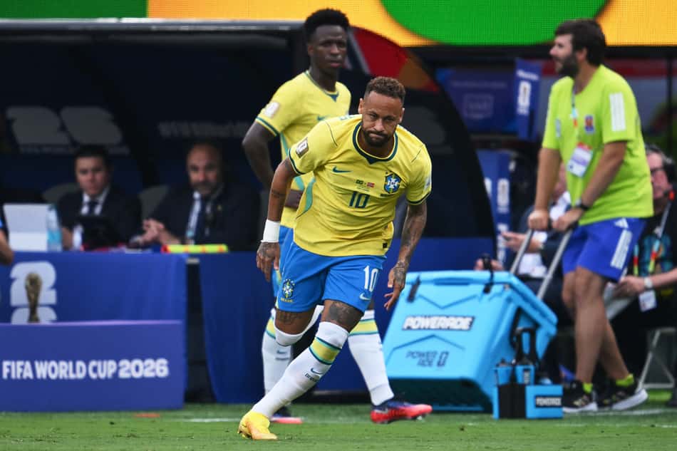 Neymar entrando em campo