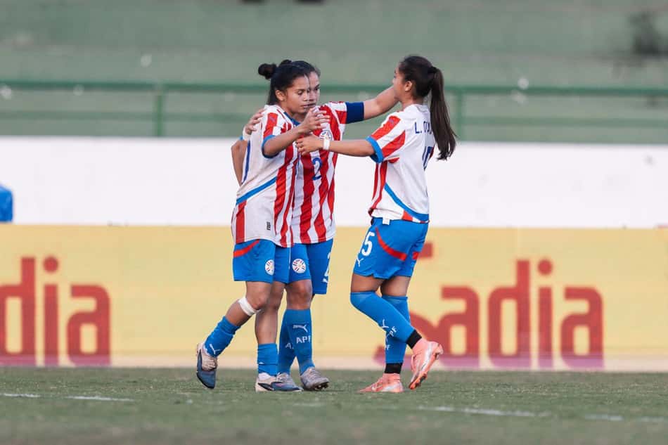 Paraguai vence Peñarol com dois gols de Acosta. (Guilherme Veiga/Brasil Ladies Cup)