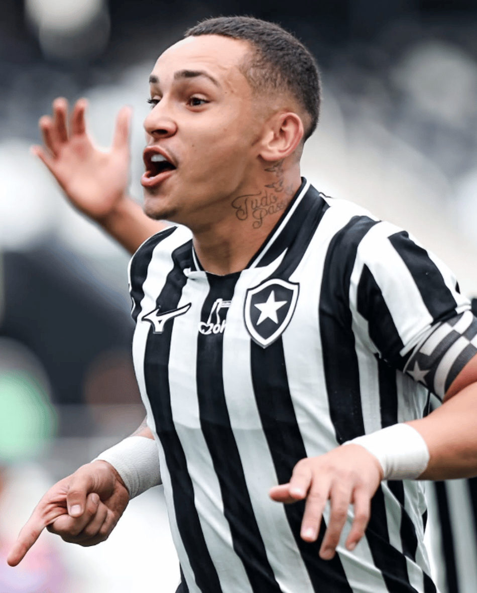 Pedro Pit em ação pelo Botafogo no Brasileirão Sub-17