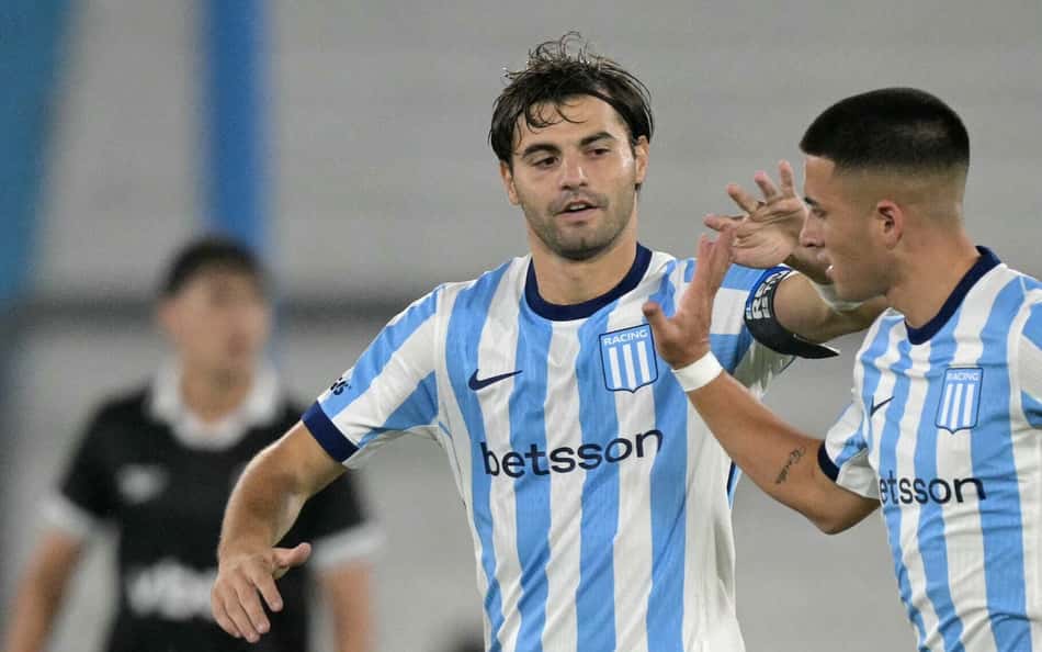 Santiago Sosa comemora seu gol no jogo do Racing contra o Botafogo pela Sul-Americana
