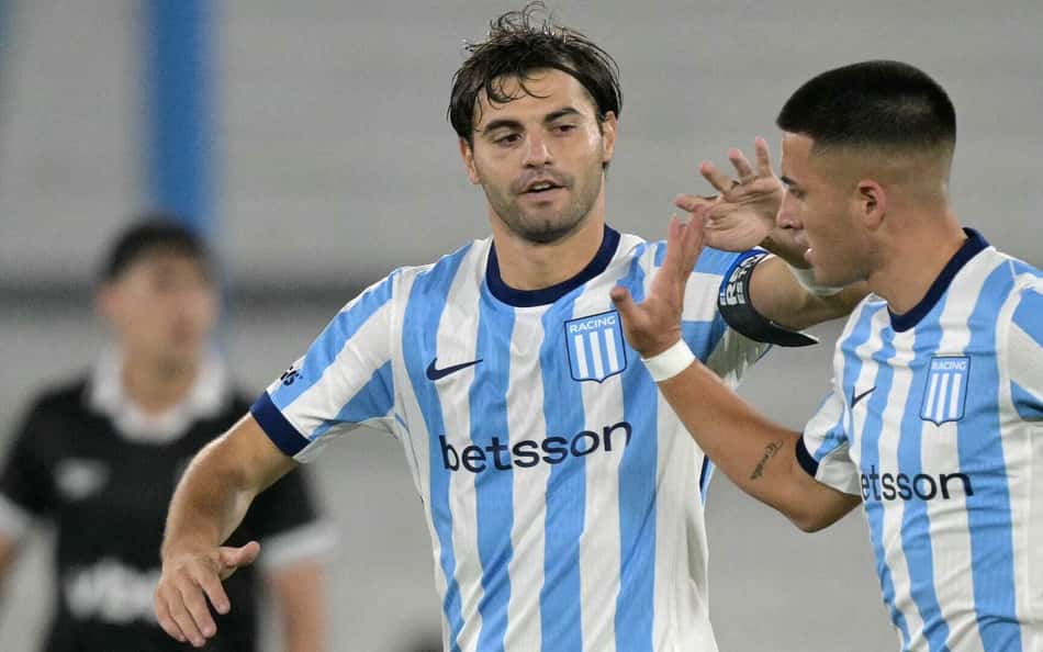 Santiago Sosa comemora seu gol no jogo do Racing contra o Botafogo pela Sul-Americana