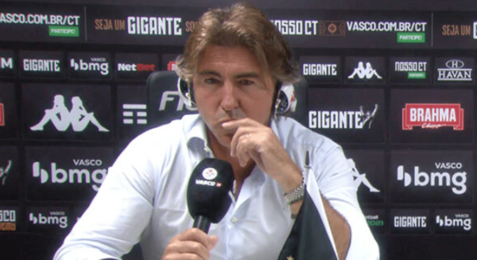 Sá Pinto durante coletiva do Vasco 