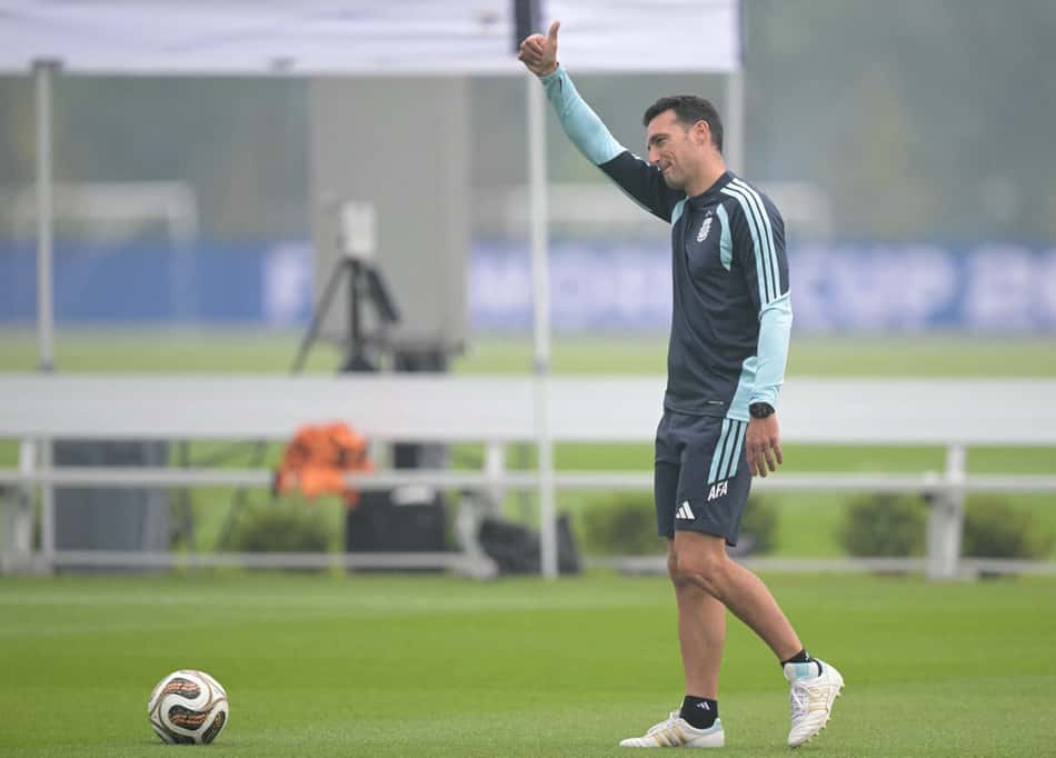 Lionel Scaloni durante último treino da Argentina antes da final da Copa do Mundo com a Espanha
