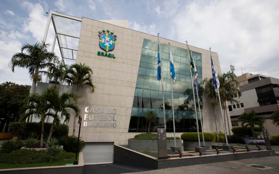 CBF indica novas diretrizes de arbitragem com regras da Copa para o Brasileirão